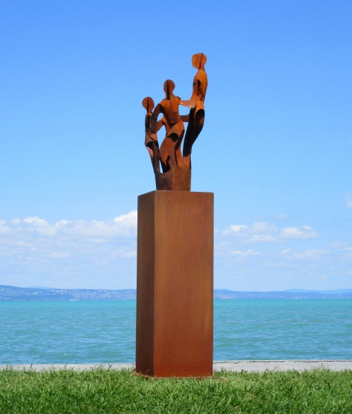 Menschen auf Säule Kunstwerk